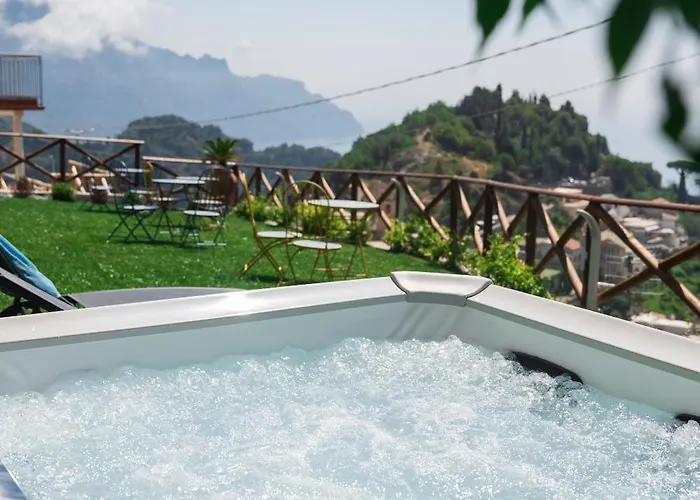 Affittacamere Dimora La Fenice Smeraldo 3*